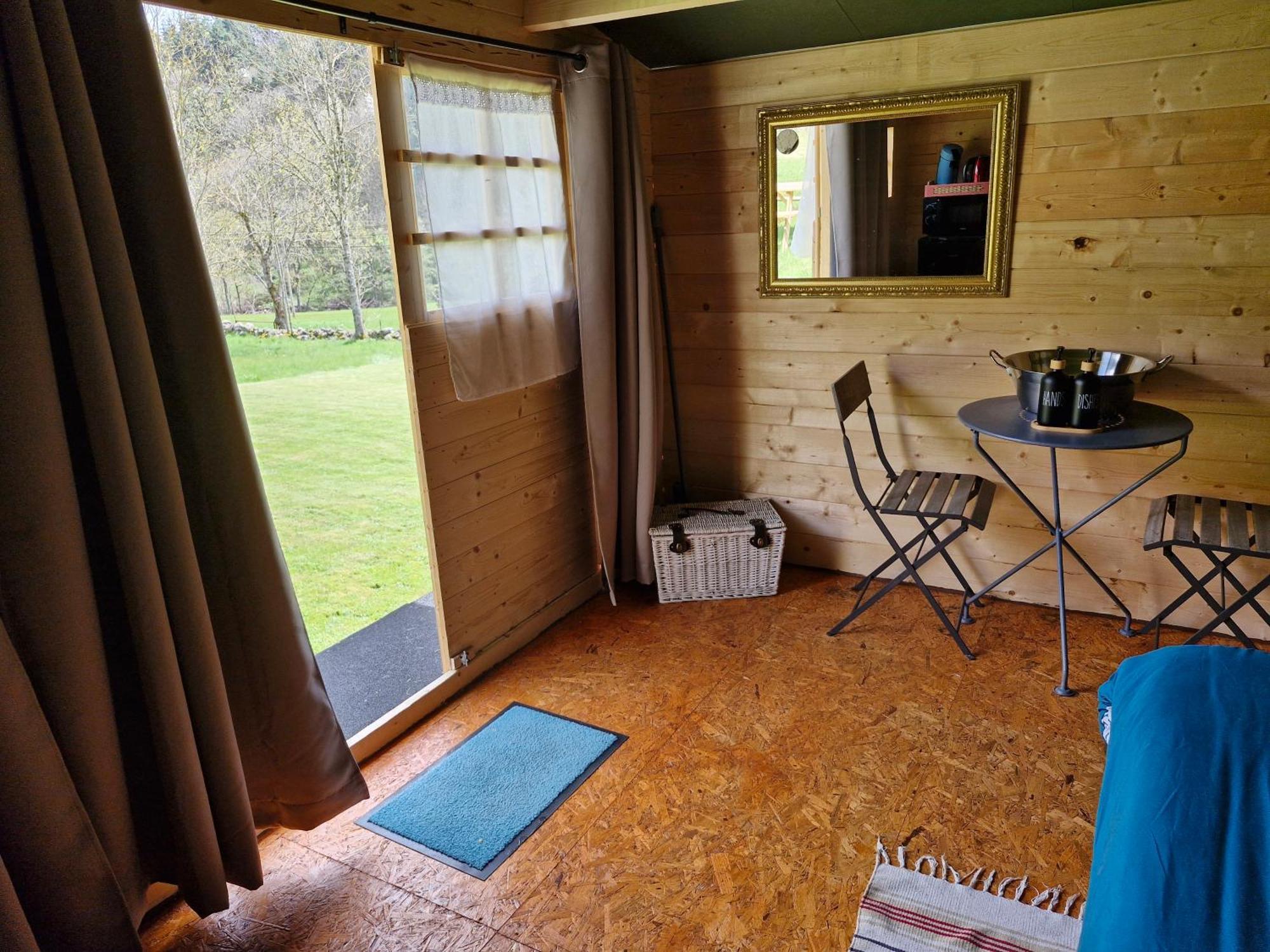 La Cabane Des Lucioles Saint-Julien-Boutieres Zimmer foto